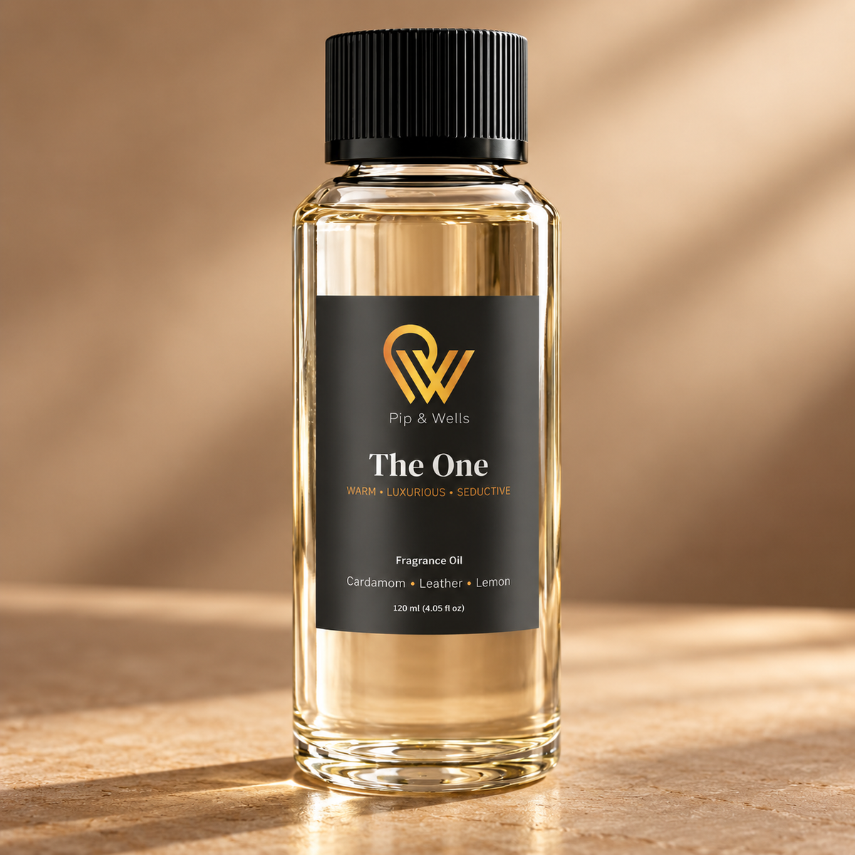 Primer plano de la etiqueta de un frasco de aceite aromático Pip & Wells The One de 120 ml